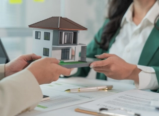 यहाँ बताया गया है कि कैसे आप अपना होम लोन यूनियन बैंक ऑफ इंडिया में ट्रांसफर करके और अधिक बचत कर सकते हैं.